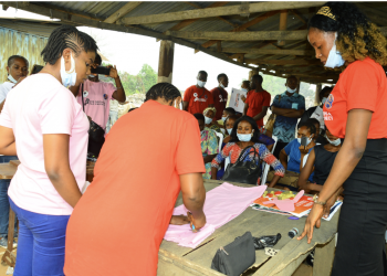 OVIWCE staff members train residents of a rural community on how to produce reusable sanitary pads.
Photo: OVIWCE